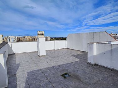 2707202610037_2.jpg