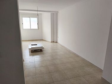2707202610040_3.jpg
