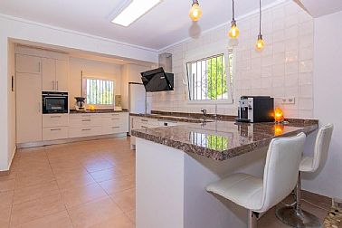 01082026104241_03-chalet-la-xara-denia-cocina-abierta.jpg