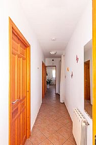 01082026104334_19-chalet-la-xara-denia-pasillo.jpg