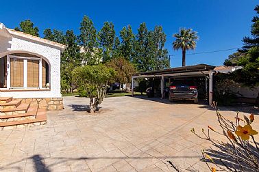 01082026104440_31-chalet-la-xara-denia-parking.jpg